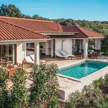 Holiday park Luxury Glamping Porto Bus 5*