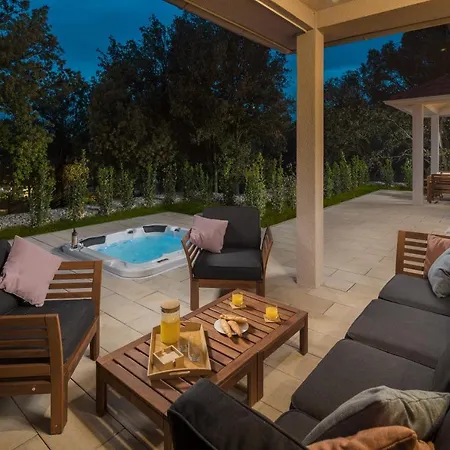 Tatil parkı Luxury Glamping Porto Bus Bale