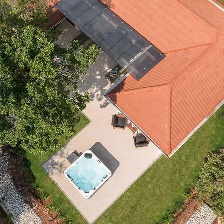 Luxury Glamping Porto Bus Holiday park Bale