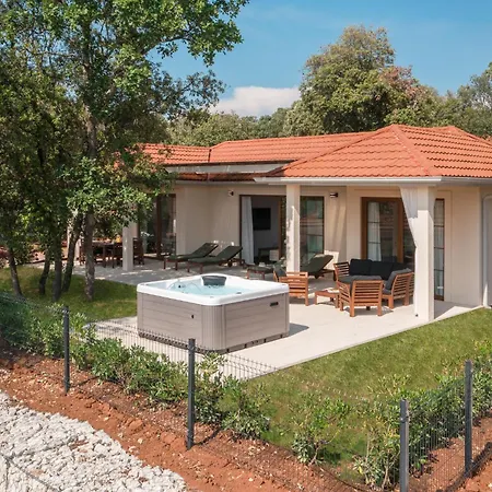 Tatil parkı Luxury Glamping Porto Bus 5*