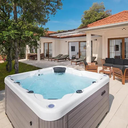 Luxury Glamping Porto Bus