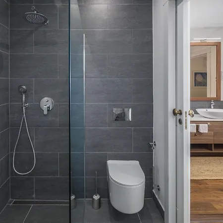 Luxury Glamping Porto Bus 5*