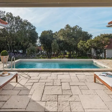 Luxury Glamping Porto Bus 5* Бале