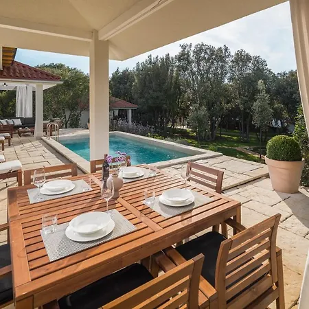 Luxury Glamping Porto Bus Feriepark 5*