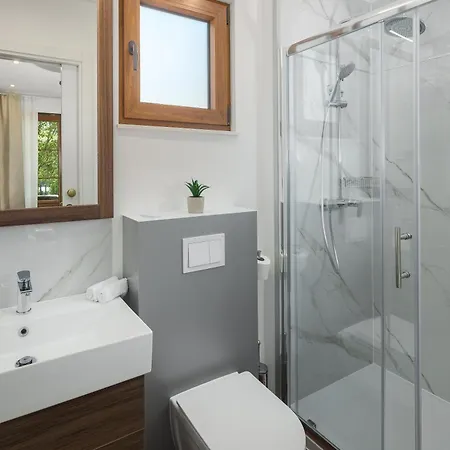Luxury Glamping Porto Bus