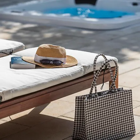 Luxury Glamping Porto Bus 5* Бале
