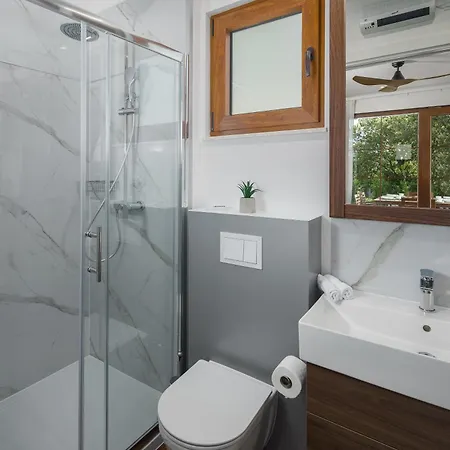 Luxury Glamping Porto Bus Station touristique Bale