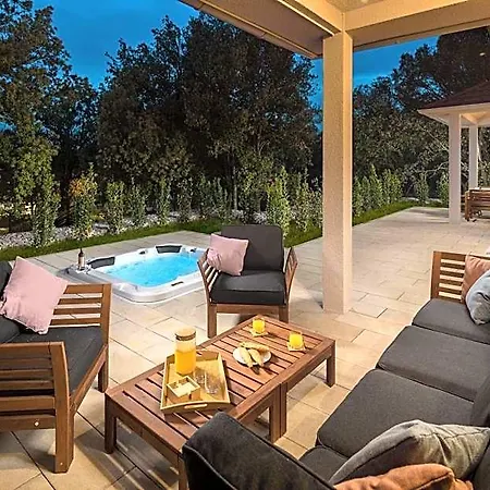 Luxury Glamping Porto Bus Bale